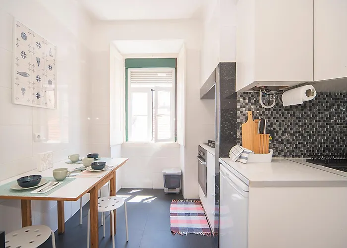 Com 3 Quartos Muito Acolhedores Nos Anjos Lissabon