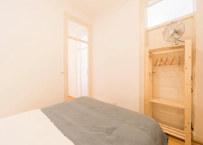 Com 3 Quartos Muito Acolhedores Nos Anjos Lissabon